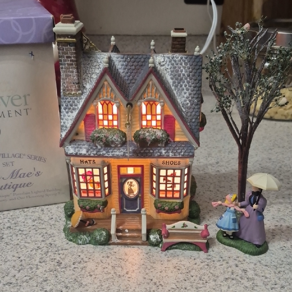 Department 56 Verna Mae's Boutique